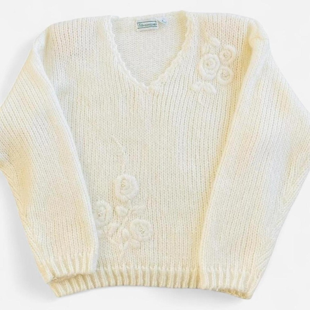 Vintage Shenanigans Cream Ivory Tone Soft Cozy Knit Sweater with Flowers Pearls